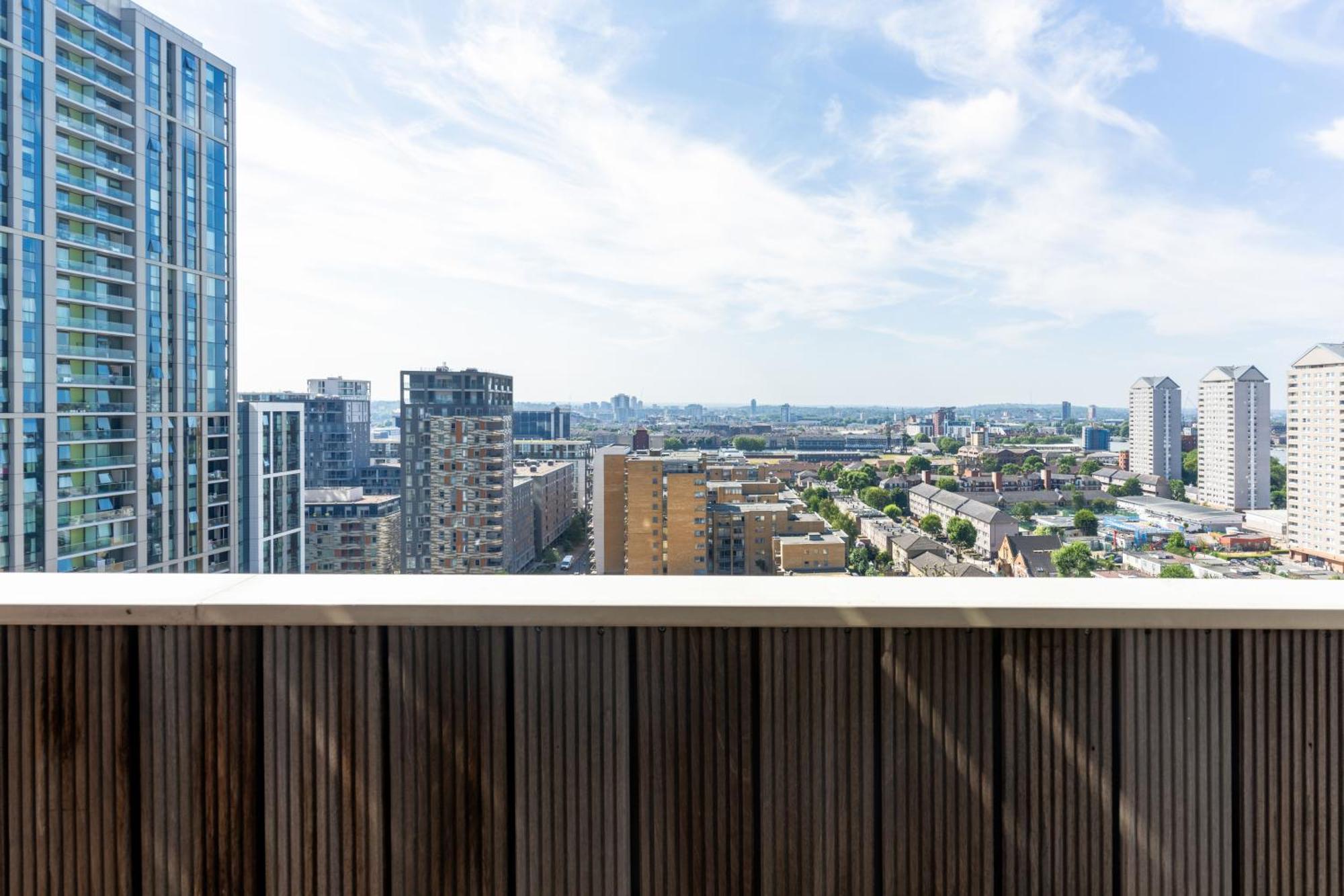 Flat In Canary Wharf With Amazing Views & Balcony Apartment London Exterior photo